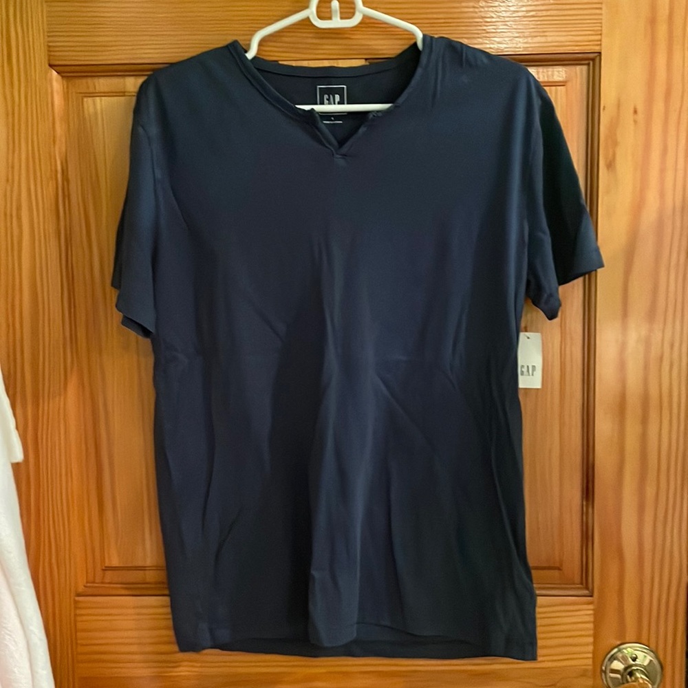 BRAND NEW Gap T-Shirt